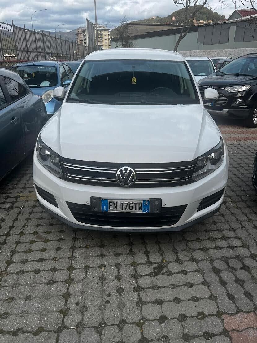 Volkswagen Tiguan - 1