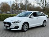 Hyundai i30 cw Select Garantie*Spurhalteass*PDC*wenig Km - Hyundai i30 Gebrauchtwagen in Hannover