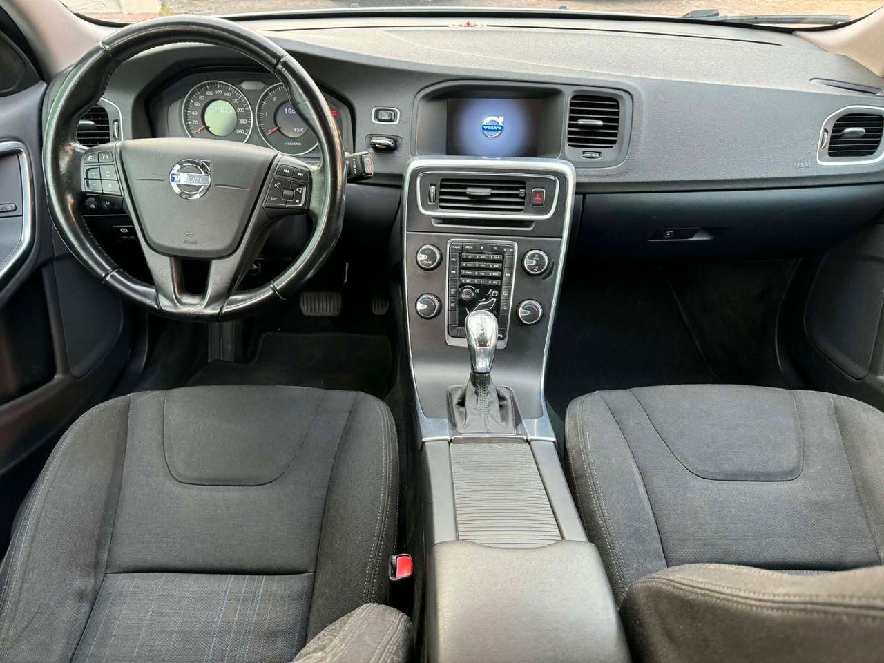 Volvo V60 2012 — photo 11