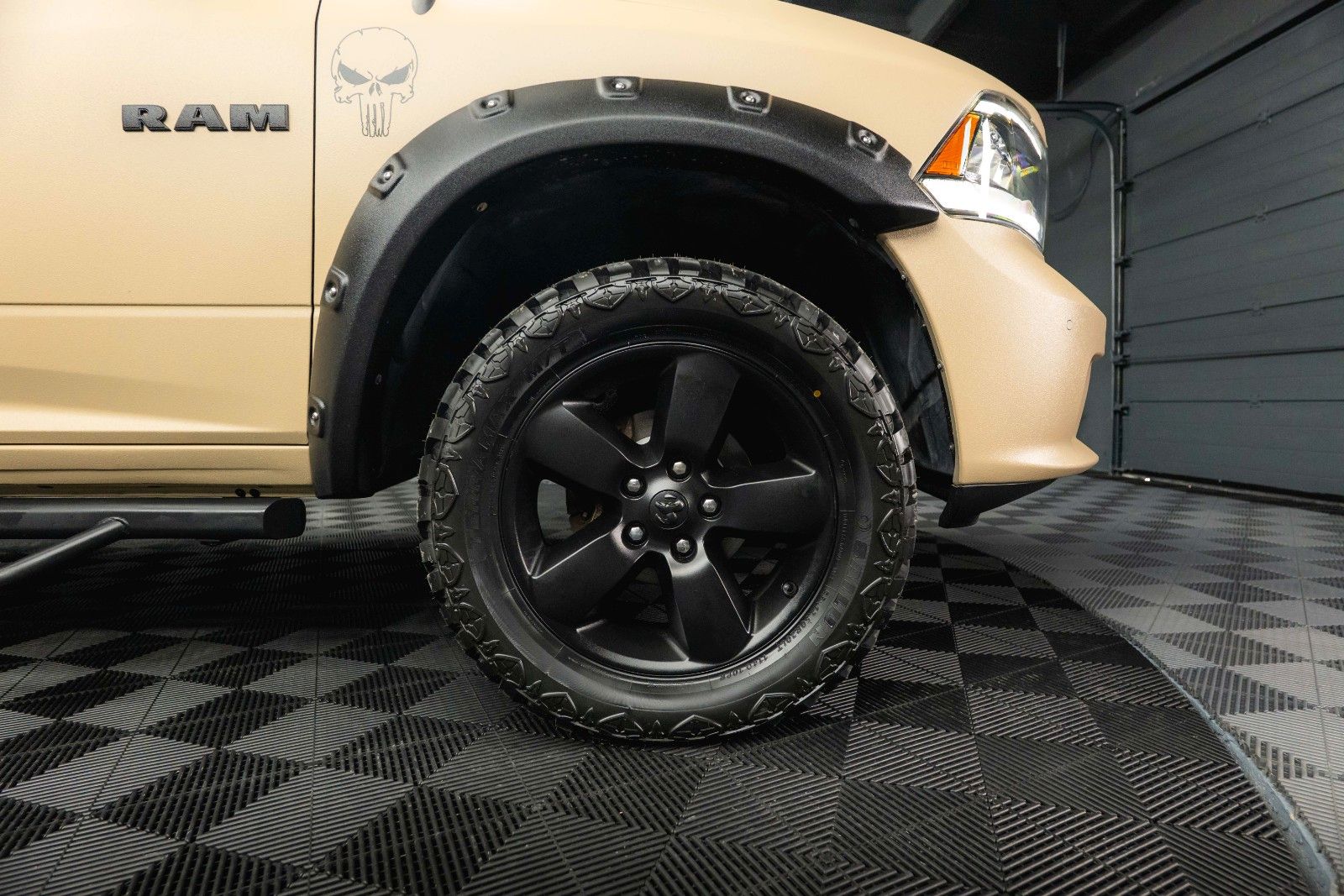 Fahrzeugabbildung Dodge RAM 5.7 V8 HEMI 4x4 PUNISHER OFFROAD RAPTOR LACK