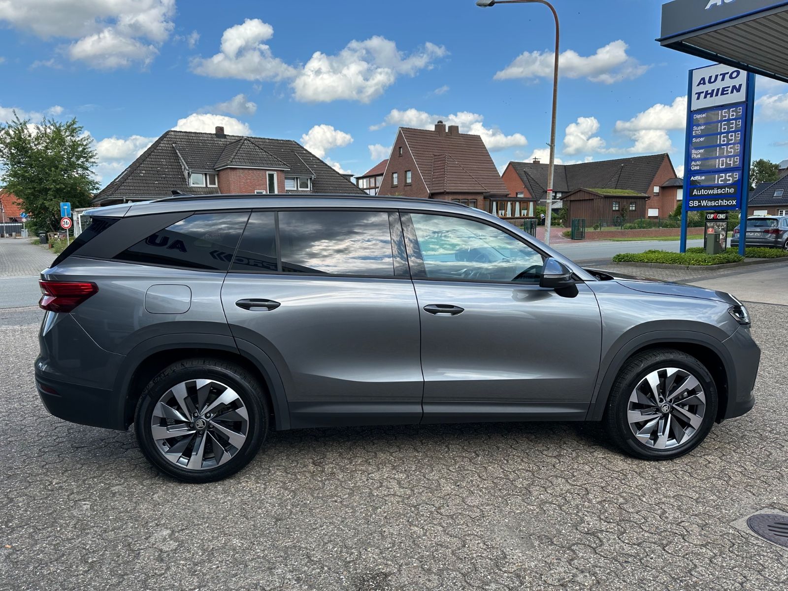 Fahrzeugabbildung SKODA Kodiaq 2.0 TDI 4x4 Selection DSG Pano/AHK/Navi