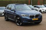 BMW iX3 Executive 80 kWh / SoH 95.5% / Panoramadak / - blaue BMW iX3