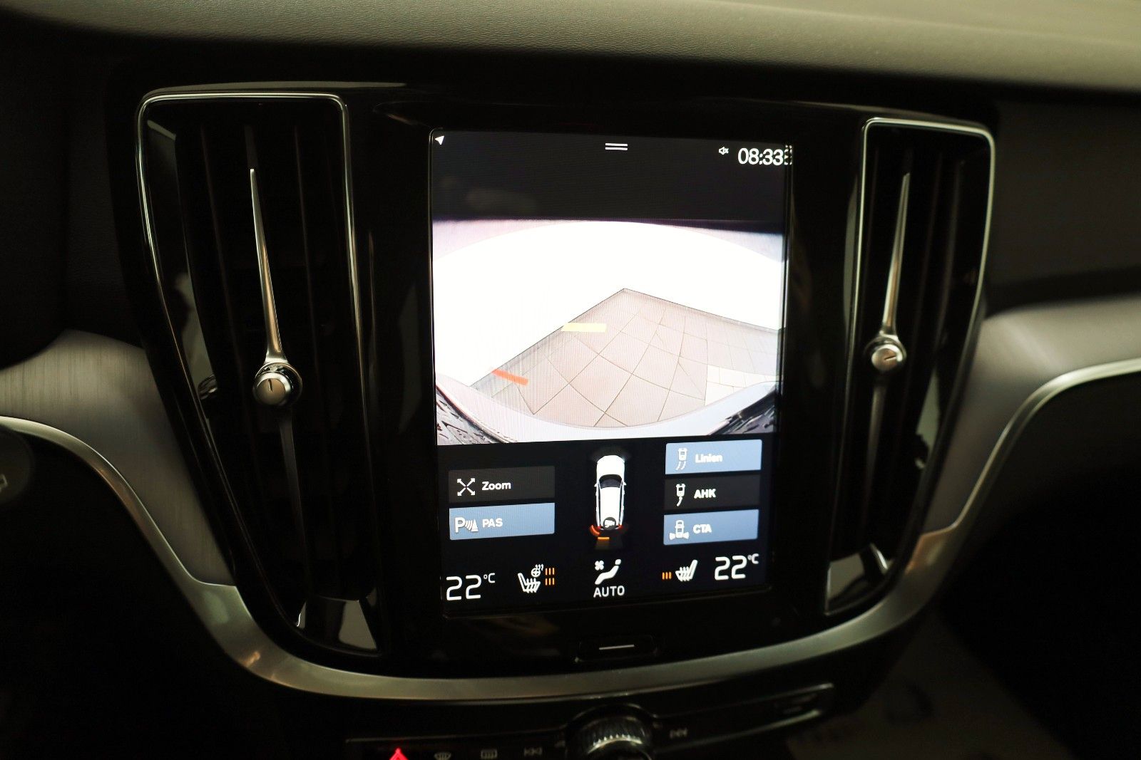 Fahrzeugabbildung Volvo V60 Momentum Leder,Navi,LED,ACC,Kamera,SH,SR+WR