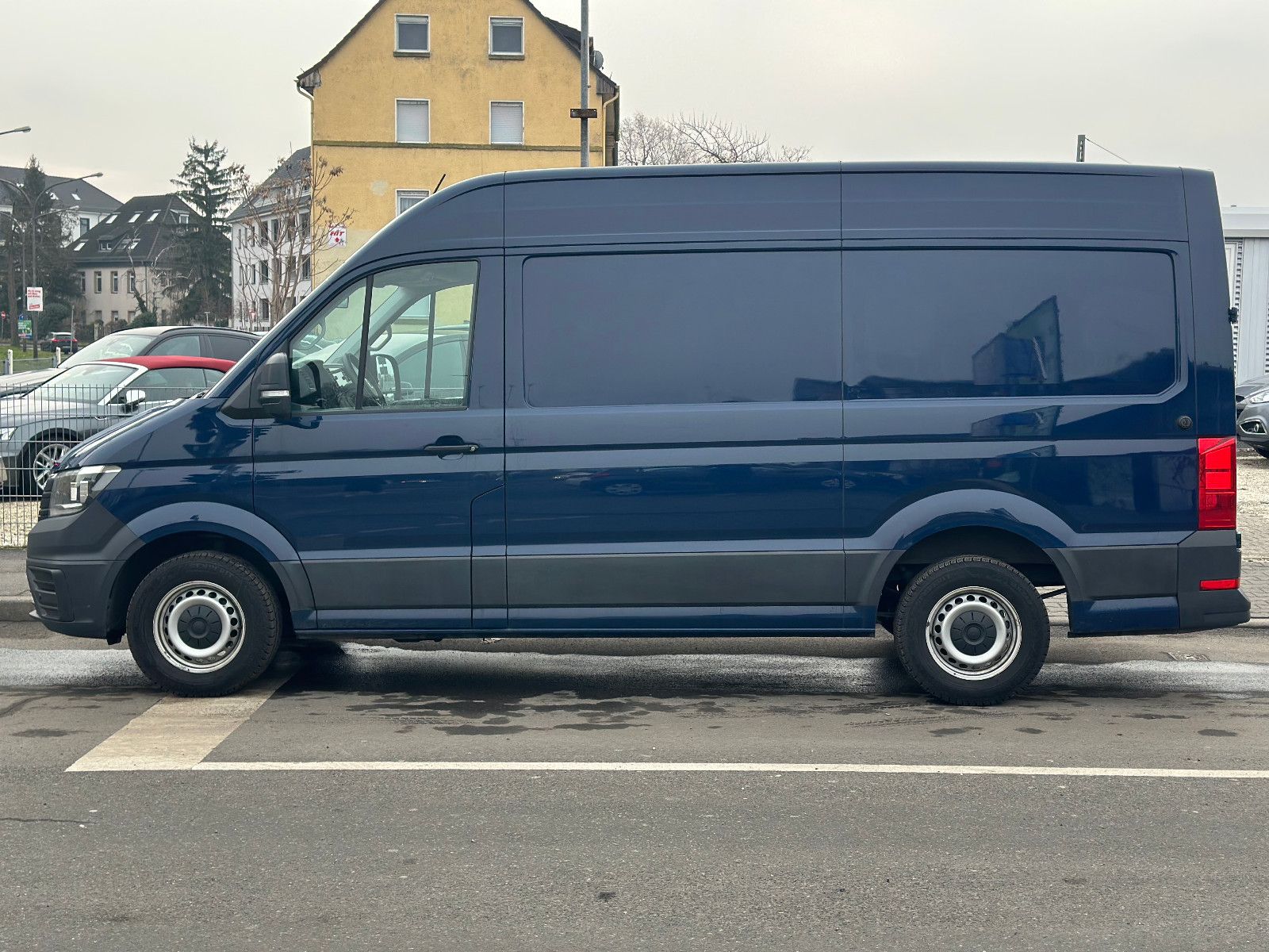 Fahrzeugabbildung Volkswagen CRAFTER KASTEN M.2021 35 MITTELLANG HOCHDACH RWD