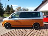 Volkswagen T6 Multivan Generation Six mit Sonderlackierung - silberne Volkswagen T6