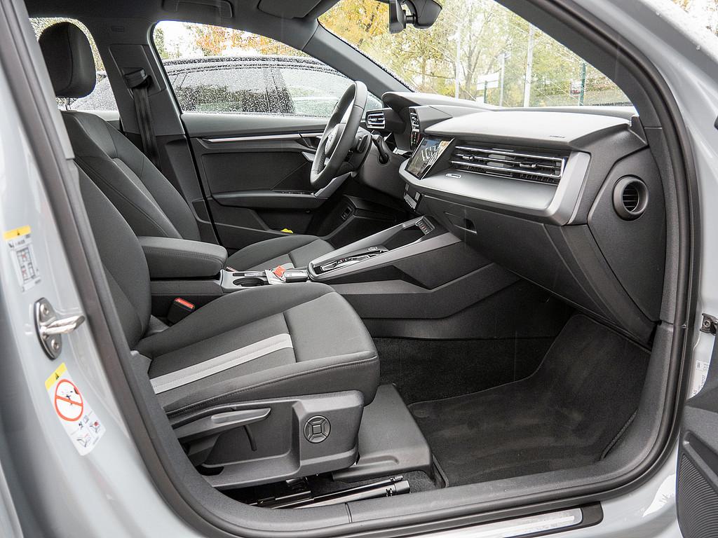 Audi A3 Limousine 30 TFSI PDC SHZ KAMERA NAVI AHK ACC, миниатюра 2