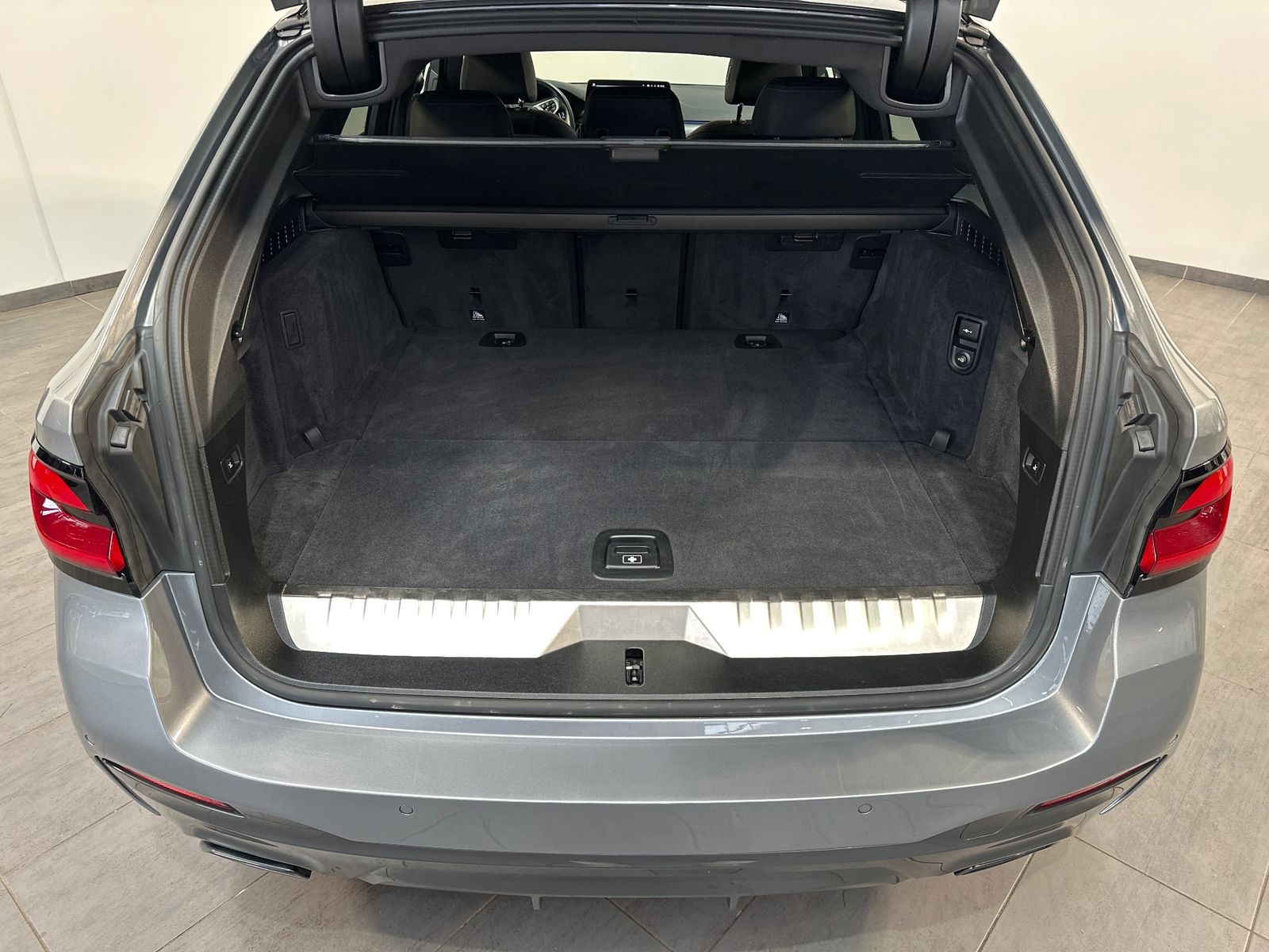 Fahrzeugabbildung BMW 530 e Touring M-Sport NAV+LED+AHK+ACC+360°+18ZO