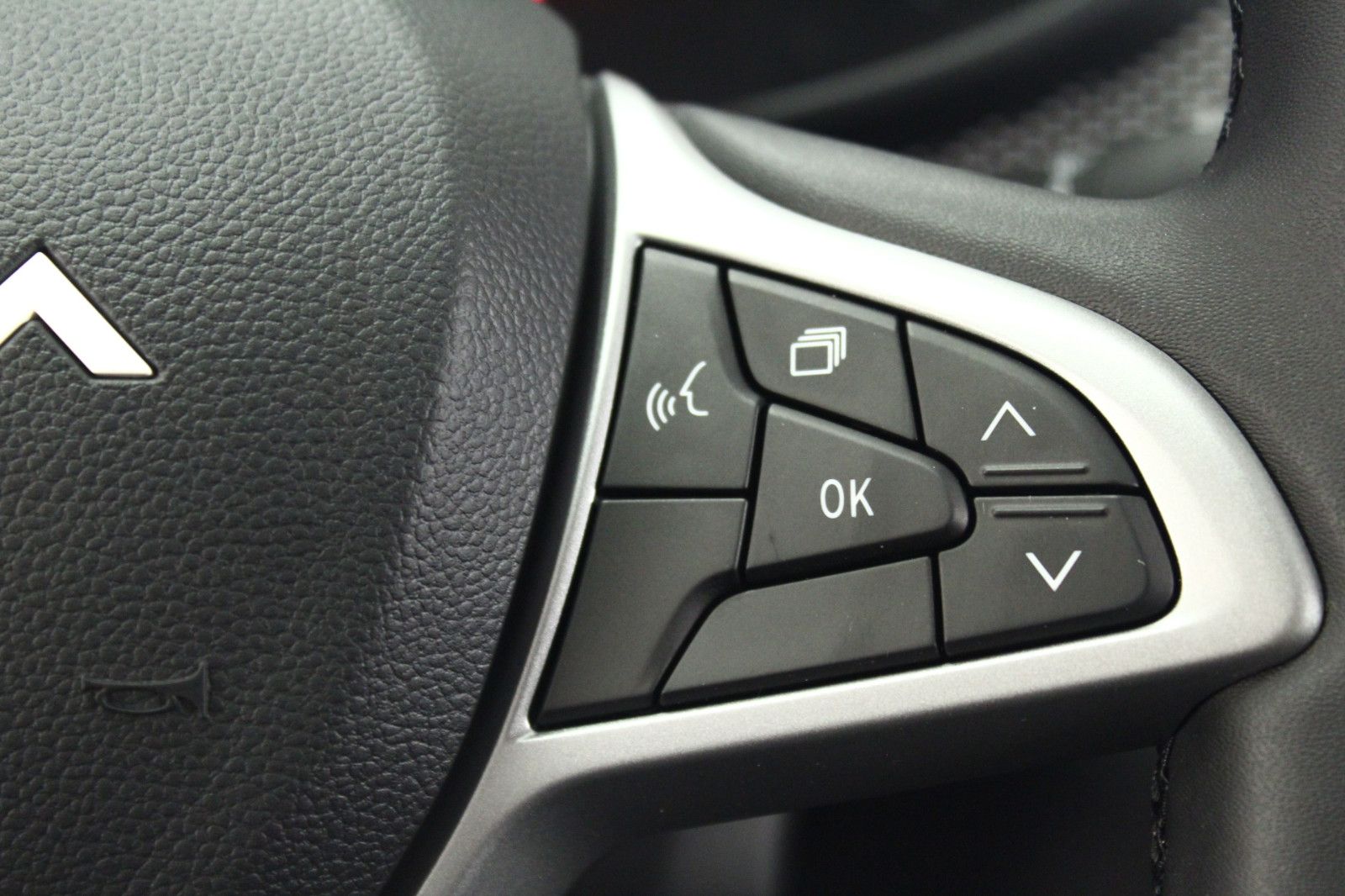 Fahrzeugabbildung Dacia Sandero TCe 90 Stepway Expression *Allwetterreif