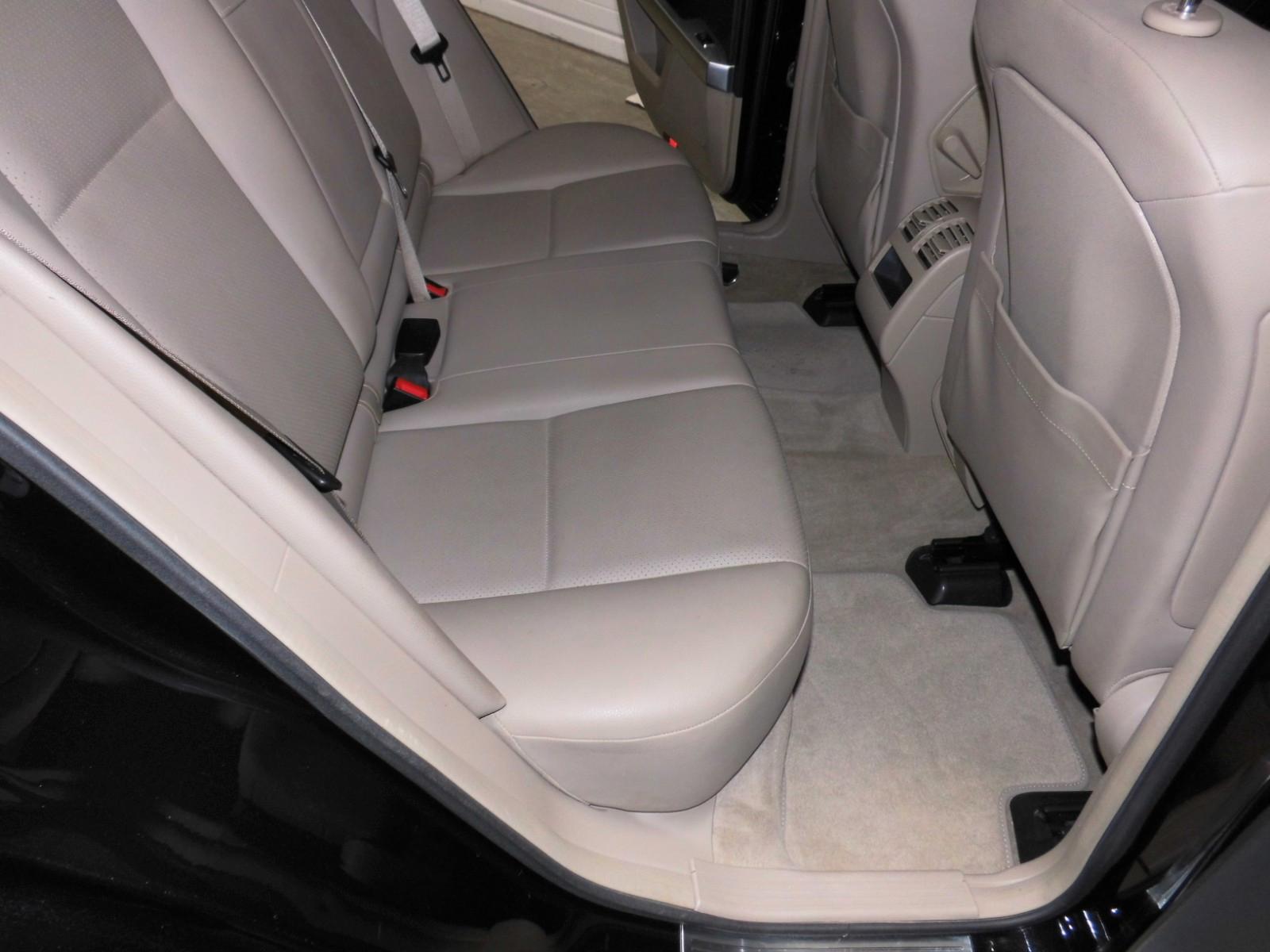 Mercedes-Benz GLK250 2010 — photo 11