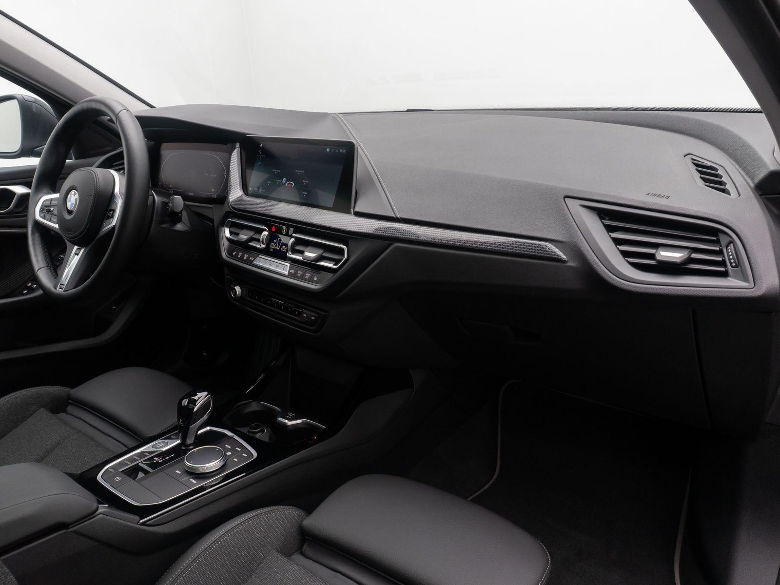 Fahrzeugabbildung BMW 118i Sport Line Kamera DAB Lenkradhzng Panorama