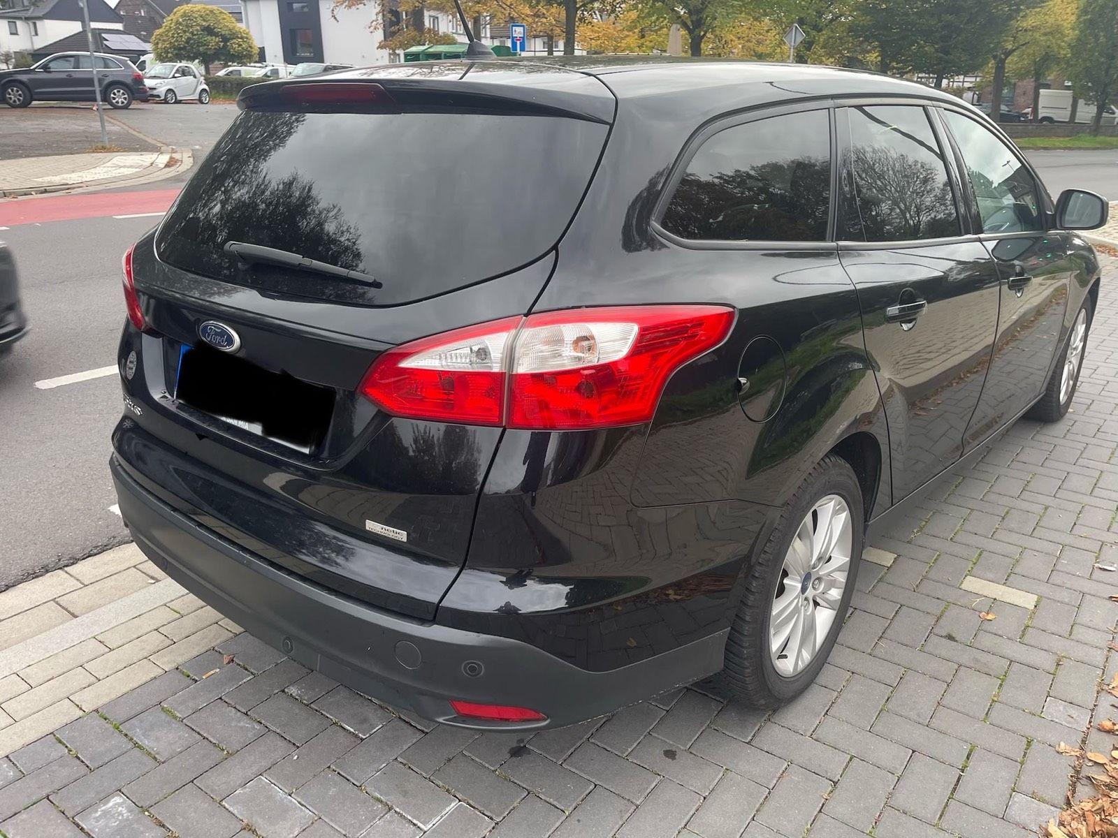 Ford Focus 2012 — rear view