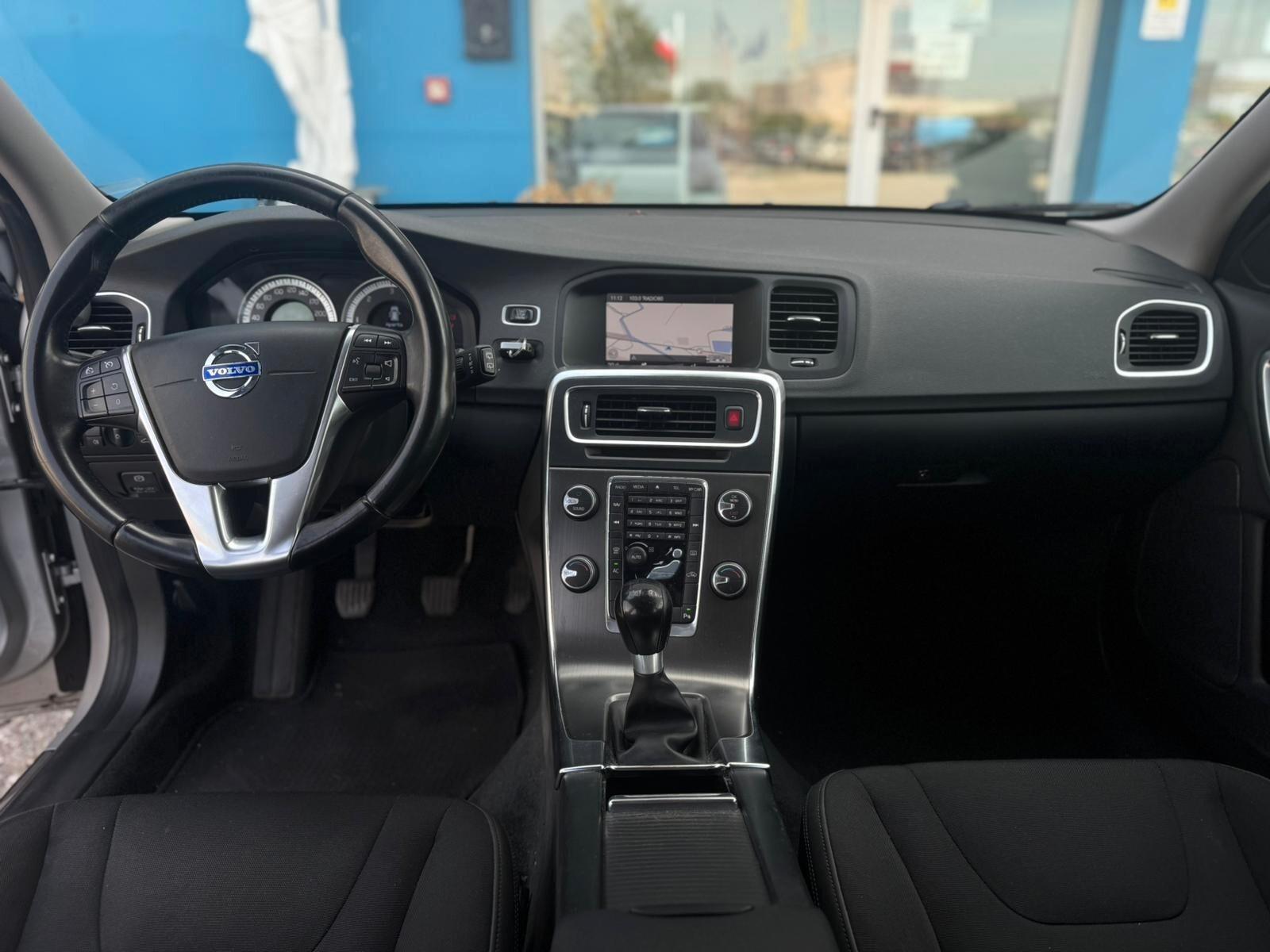 Volvo V60 2011 — photo 15