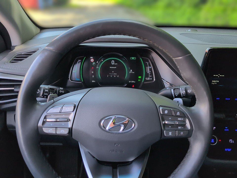 Fahrzeugabbildung Hyundai IONIQ FL HEV PREMIUM GARANTIE NAVI+CARPLAY+4xSHZ