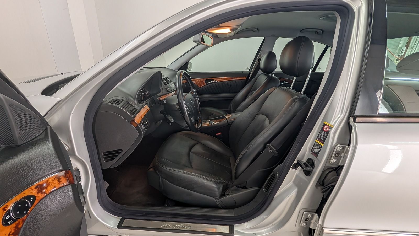 Fahrzeugabbildung Mercedes-Benz E 320 4Matic * Bi- Xenon * STHZ * Elegance