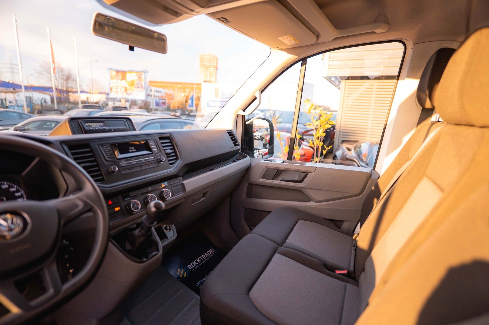 Fahrzeugabbildung Volkswagen Crafter Pritsche 35 DOKA lang FWD 7 Sitze 19%