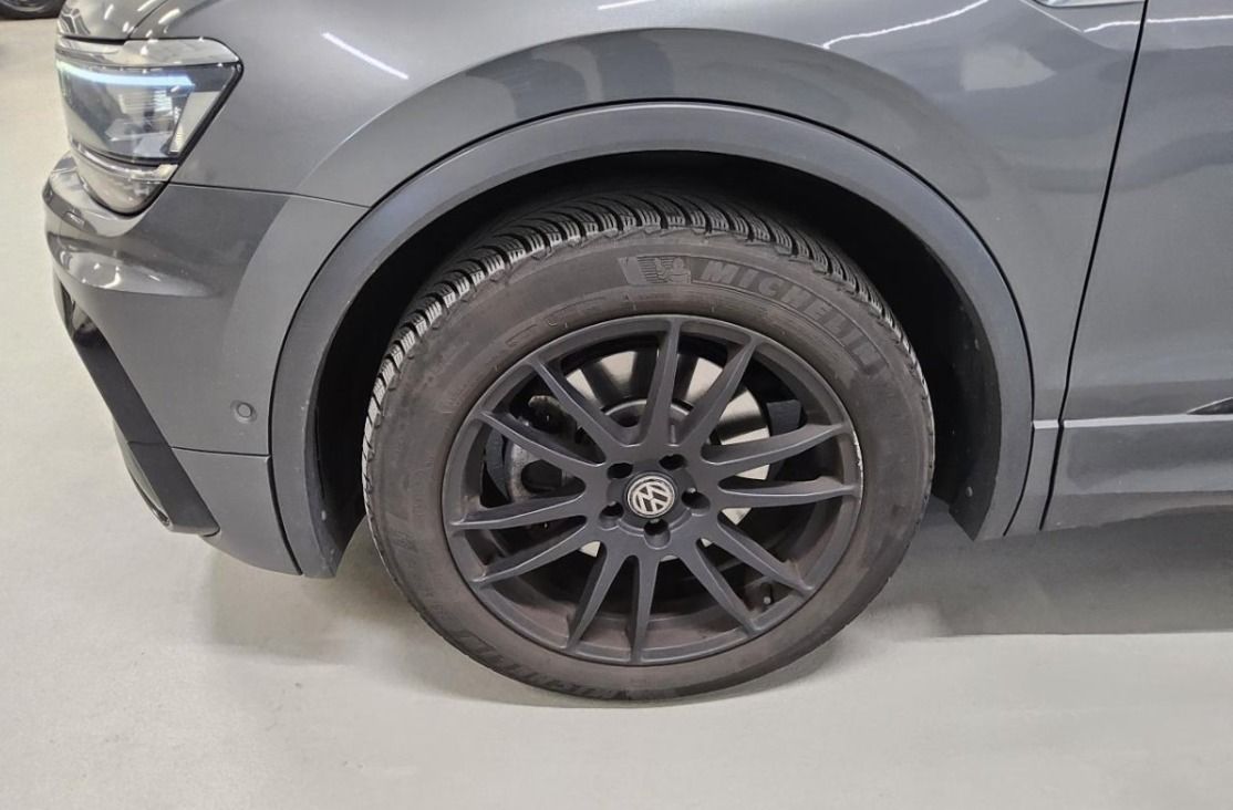 Fahrzeugabbildung Volkswagen Tiguan 20TDI 4Motion R-LINE BLACK STHZG LED ANHZ