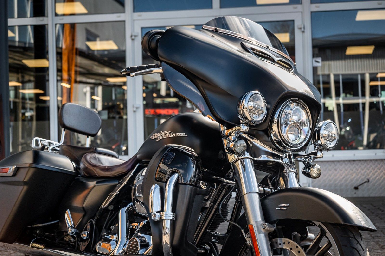 Fahrzeugabbildung Harley-Davidson Street Glide FLHX - JEKILL & HYDE -