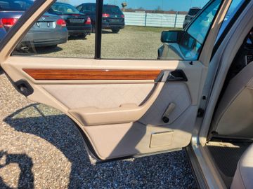 Mercedes E 220 - 11