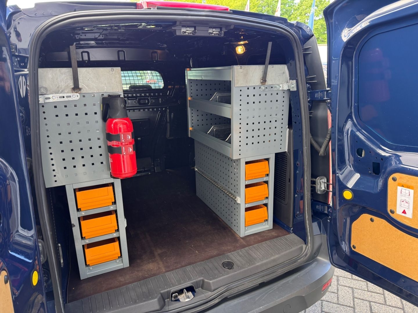 Fahrzeugabbildung Ford Transit Connect Kasten Trend AHK  Regalsystem PD