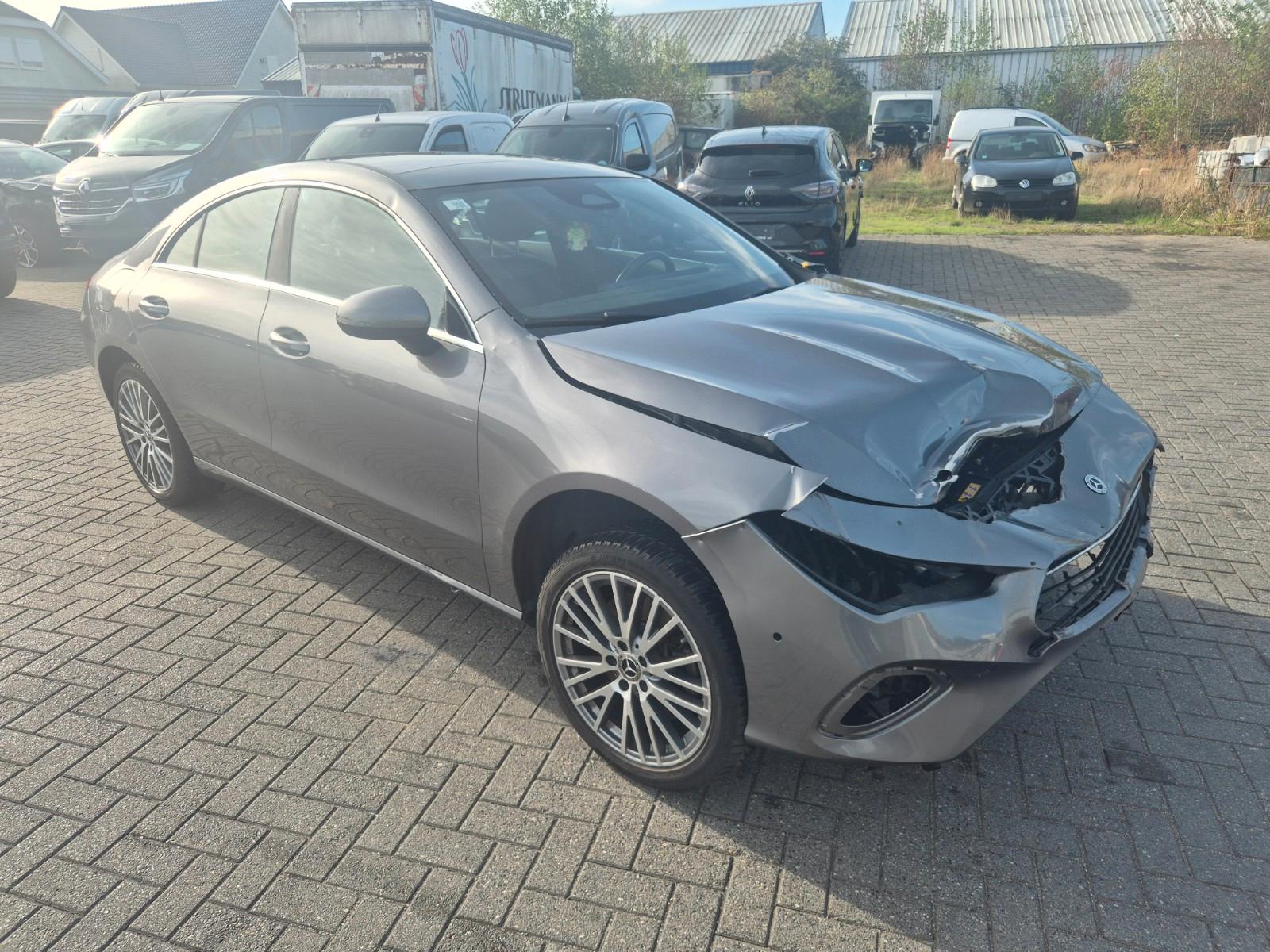 Mercedes-Benz CLA 250 e Kamera Navi Klima