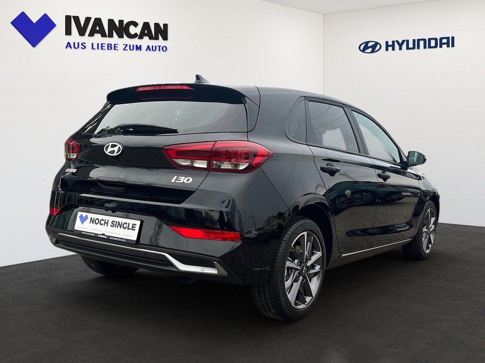 Fahrzeugabbildung Hyundai i30 1.5T 140PS DCT ADVANTAGE Plus Pano