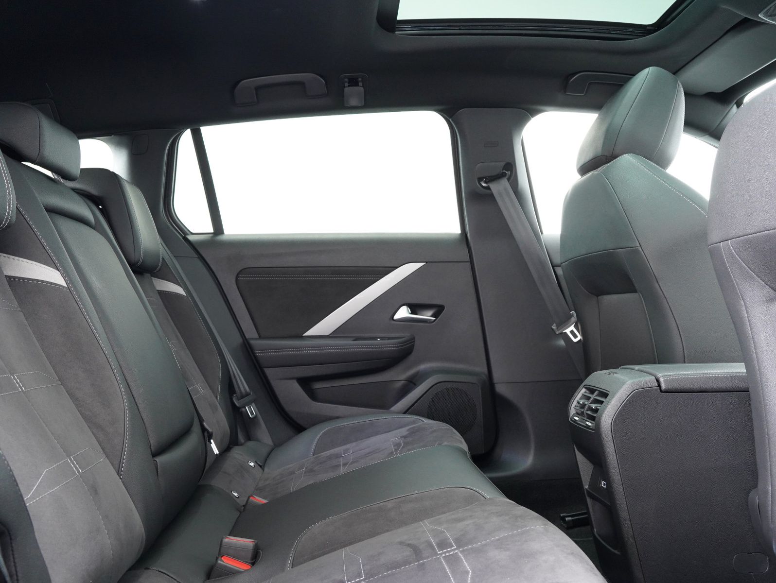 Fahrzeugabbildung Opel Astra L 1.5 Diesel Sports Tourer GS PANO