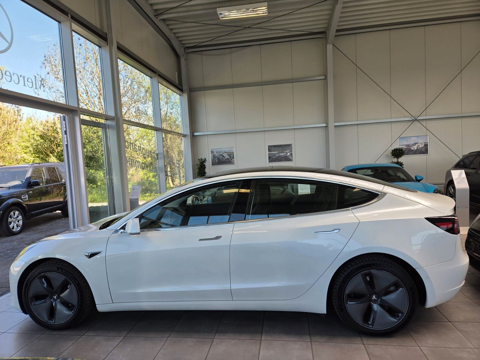 Fahrzeugabbildung Tesla Model 3 Long Range Dual AWD