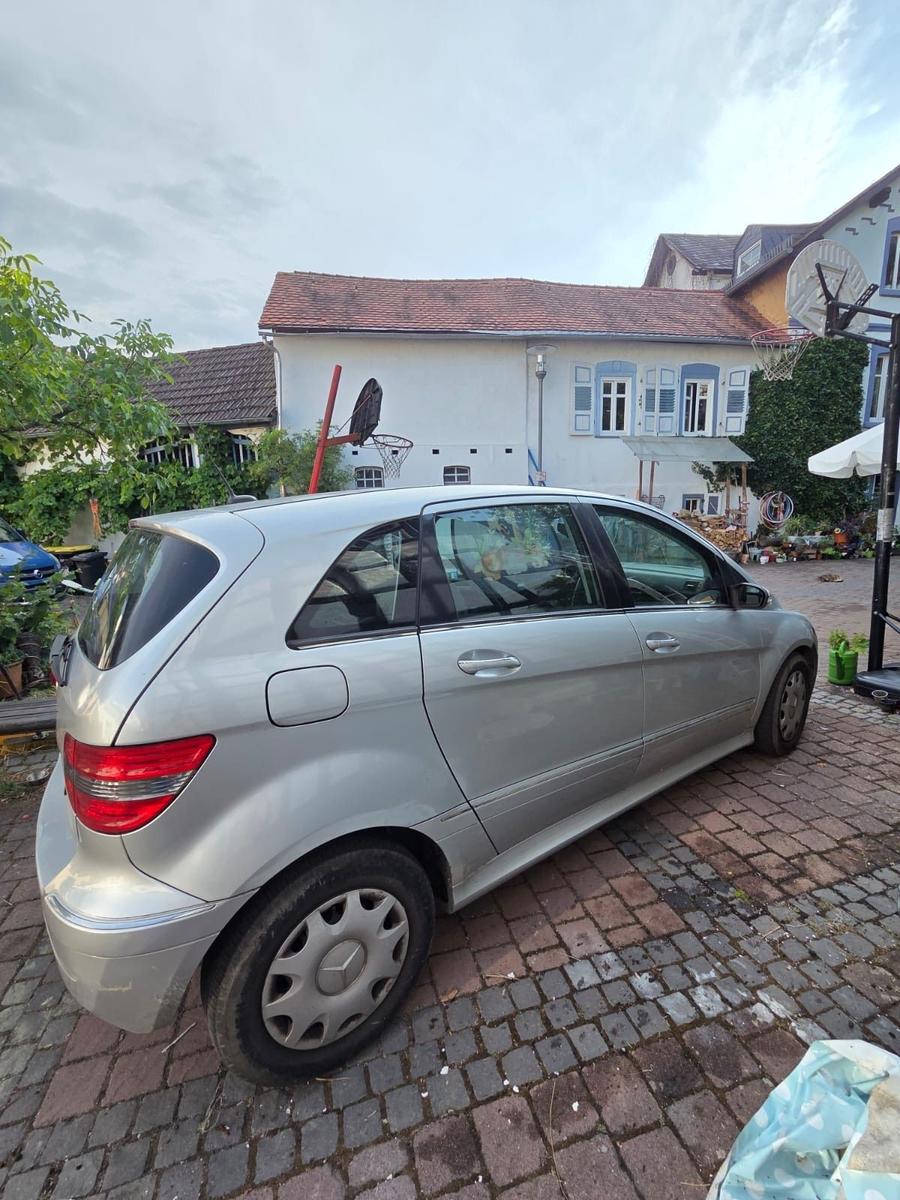 Mercedes-Benz B170 2006 — interior