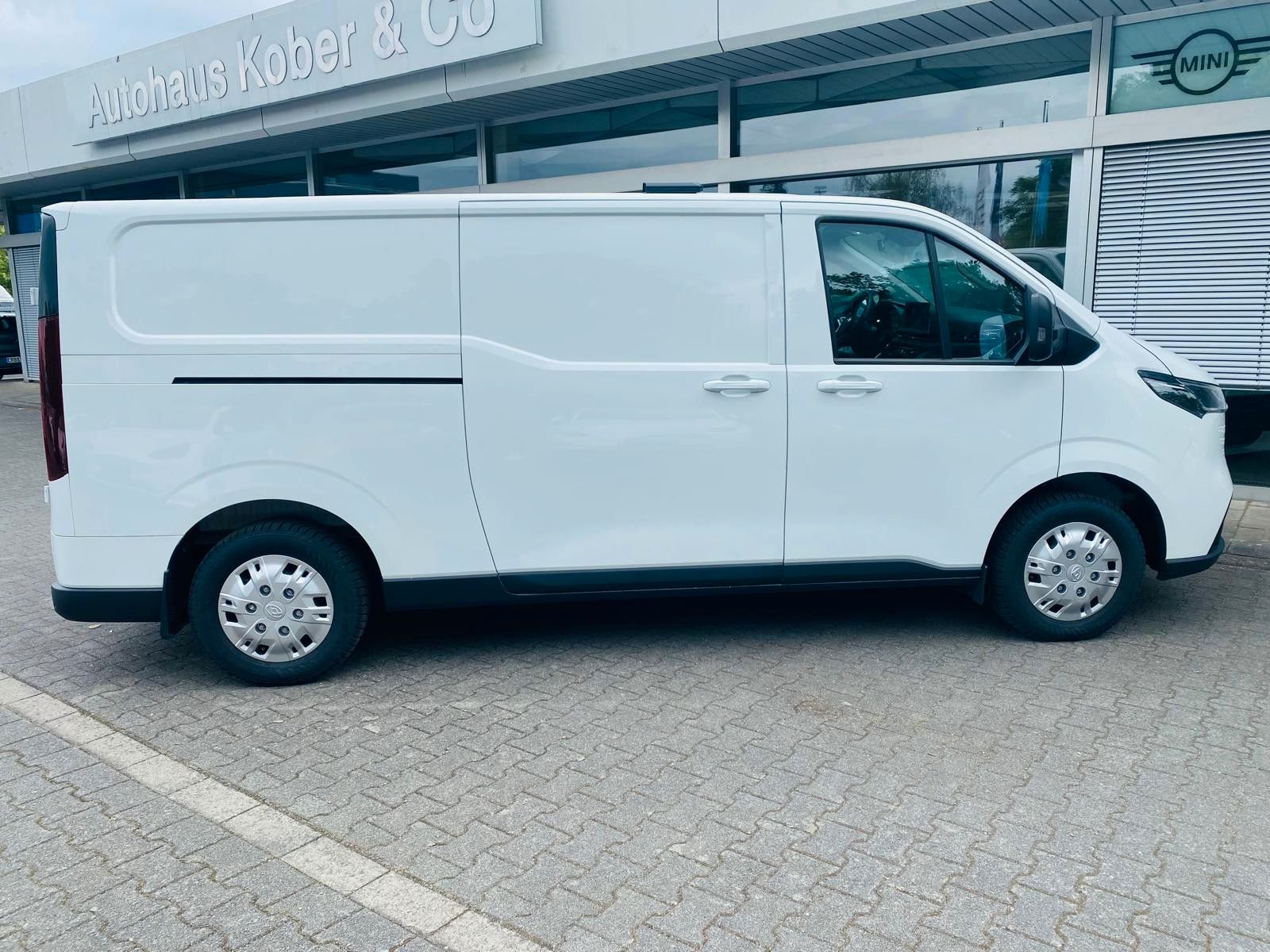 Fahrzeugabbildung Maxus eDeliver 7 L2 3,5t 3SIT+LED+NAVI+SHZ+KAMER+ACC+