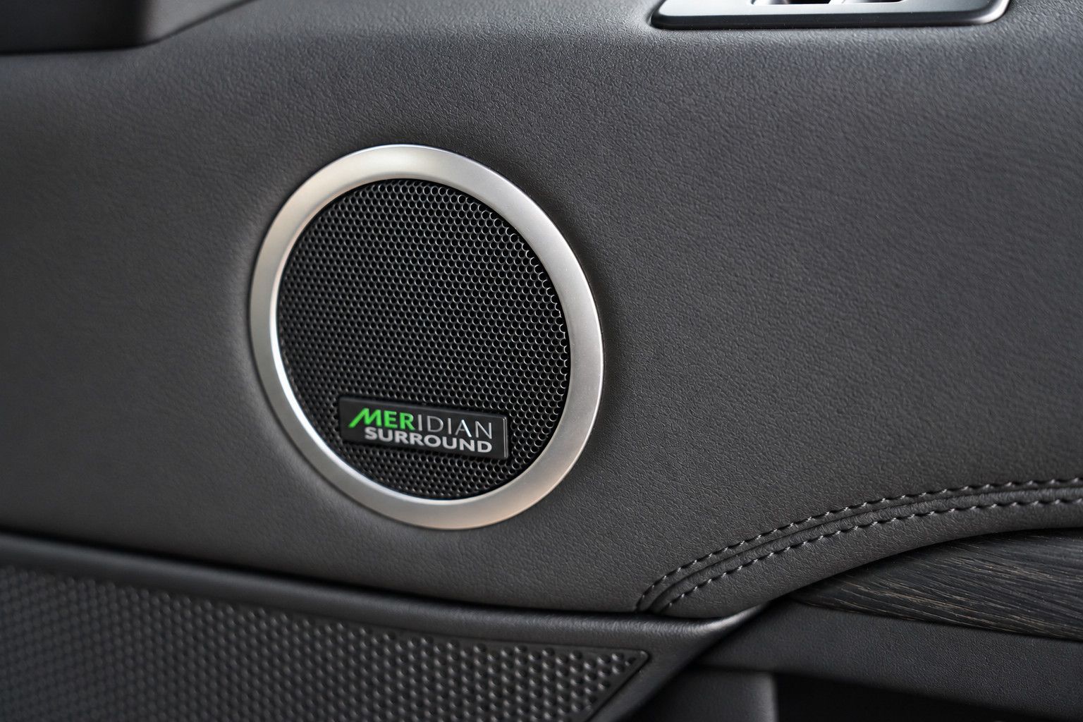 Fahrzeugabbildung Land Rover Discovery HSE V6 *7-Sitz*Panorama*HUD*Meridian*