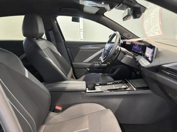 Fotografie 6 des Opel Astra 1.2 Turbo Automatik GS