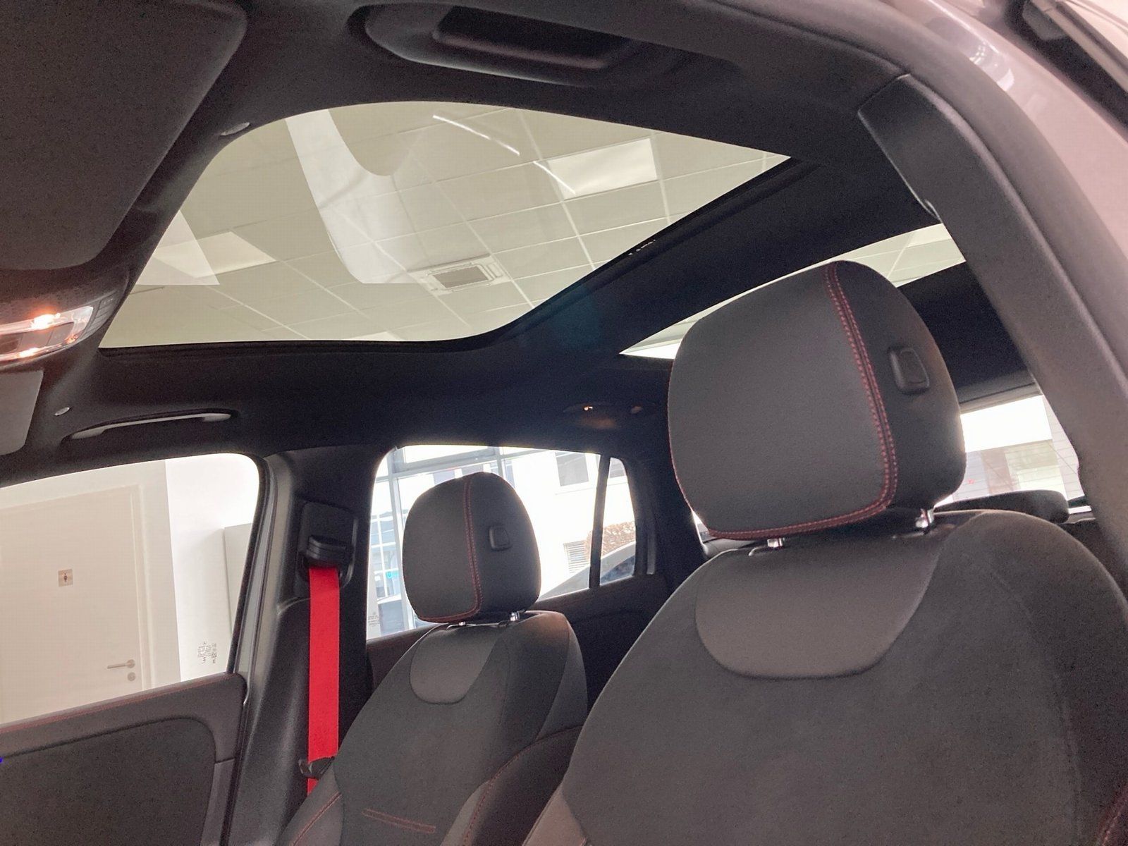 Fahrzeugabbildung Mercedes-Benz GLA 35 4M AMG Premium*Pano*Night*19"*Multibeam*