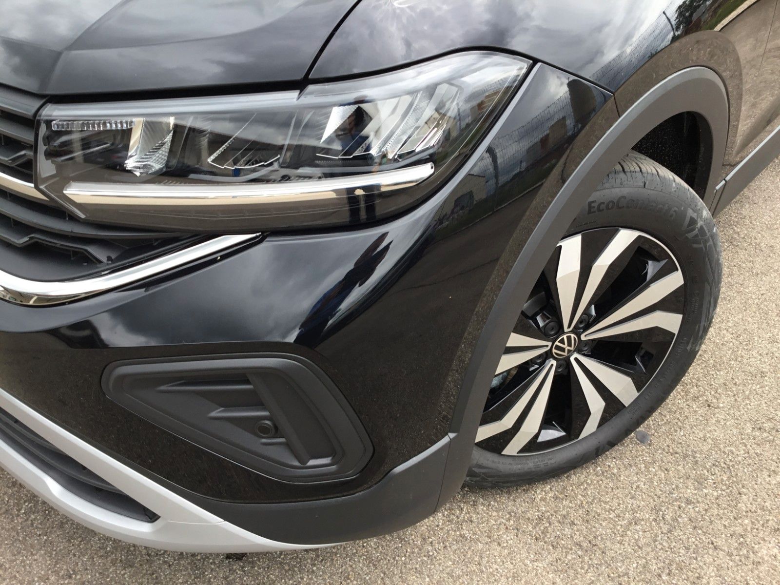 Fahrzeugabbildung Volkswagen T-Cross 1.5 TSI DSG Life+AHK+17"+LED+AppConnect