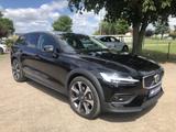 Volvo V60CC Ultimate B4 AWD Panoramdach - mit Diesel-Antrieb: Schwarz, Leichtmetallfelgen
