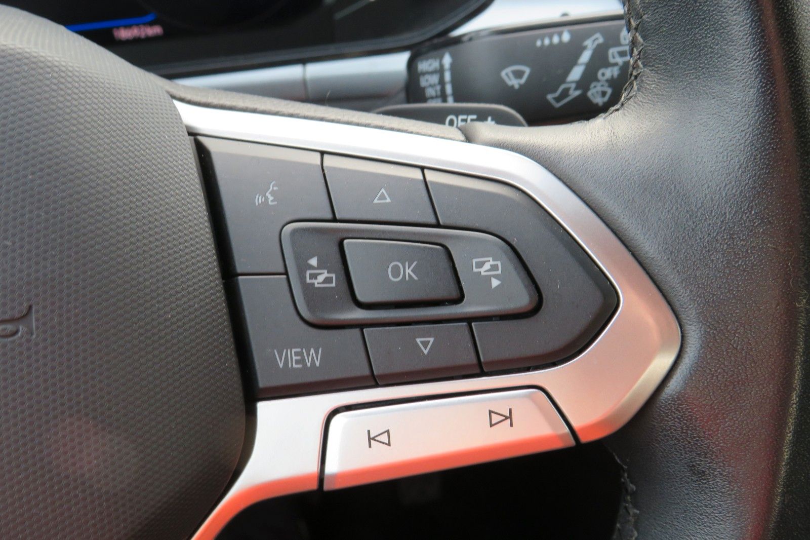 Fahrzeugabbildung Volkswagen T-Roc Life LED AHK KAMERA ACC NAVI 1.HD