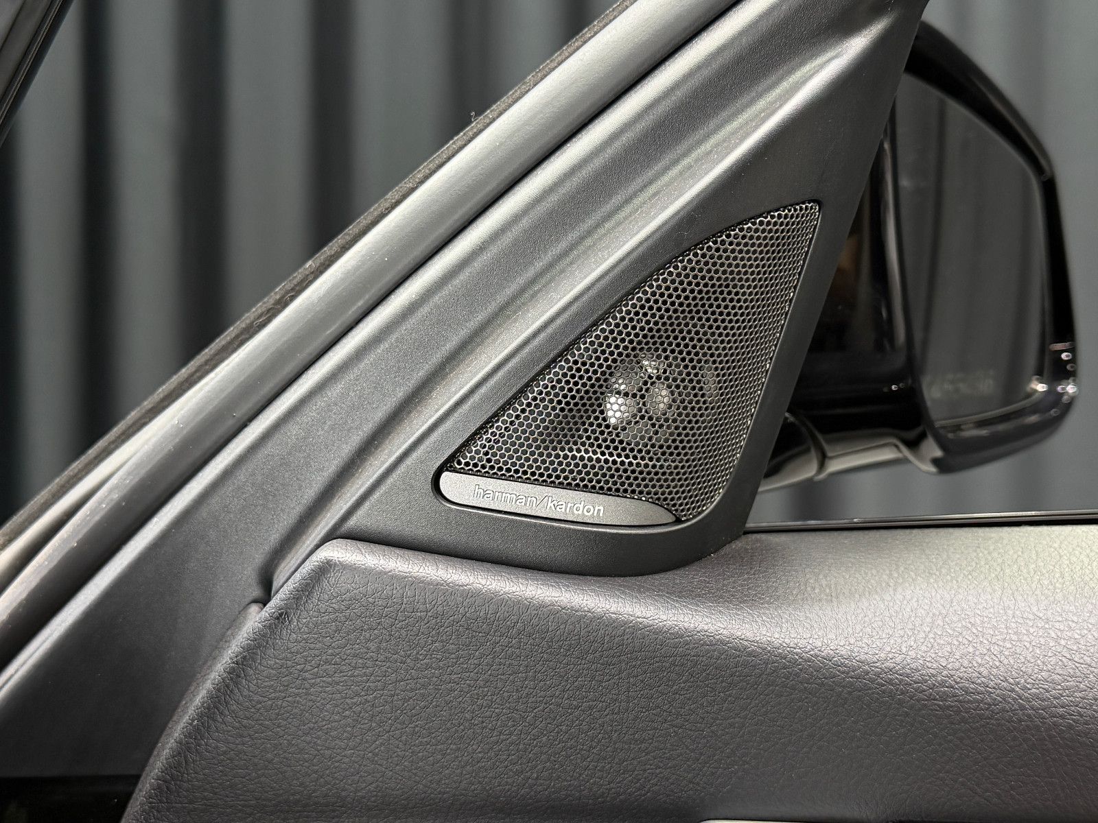 Fahrzeugabbildung BMW 335d xDrive Limo M Sport|H&K|PANO|HuD|VOLL