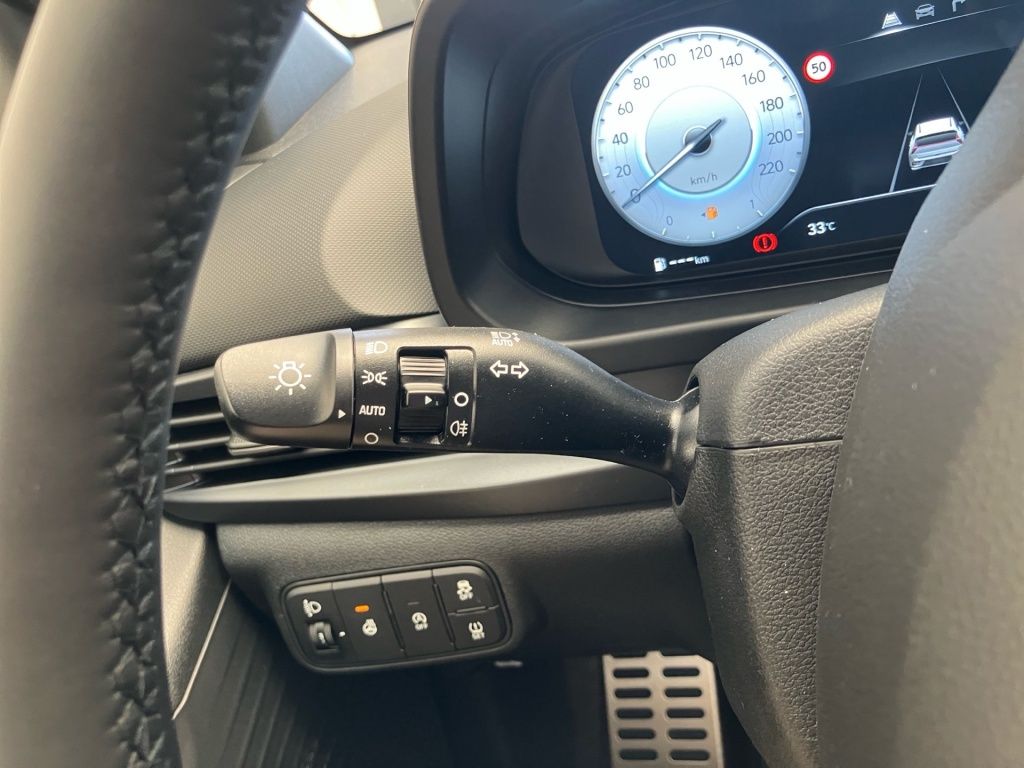 Fahrzeugabbildung Hyundai BAYON 1.0 T-GDI 6-MT Blackline Fernlichtass. LED