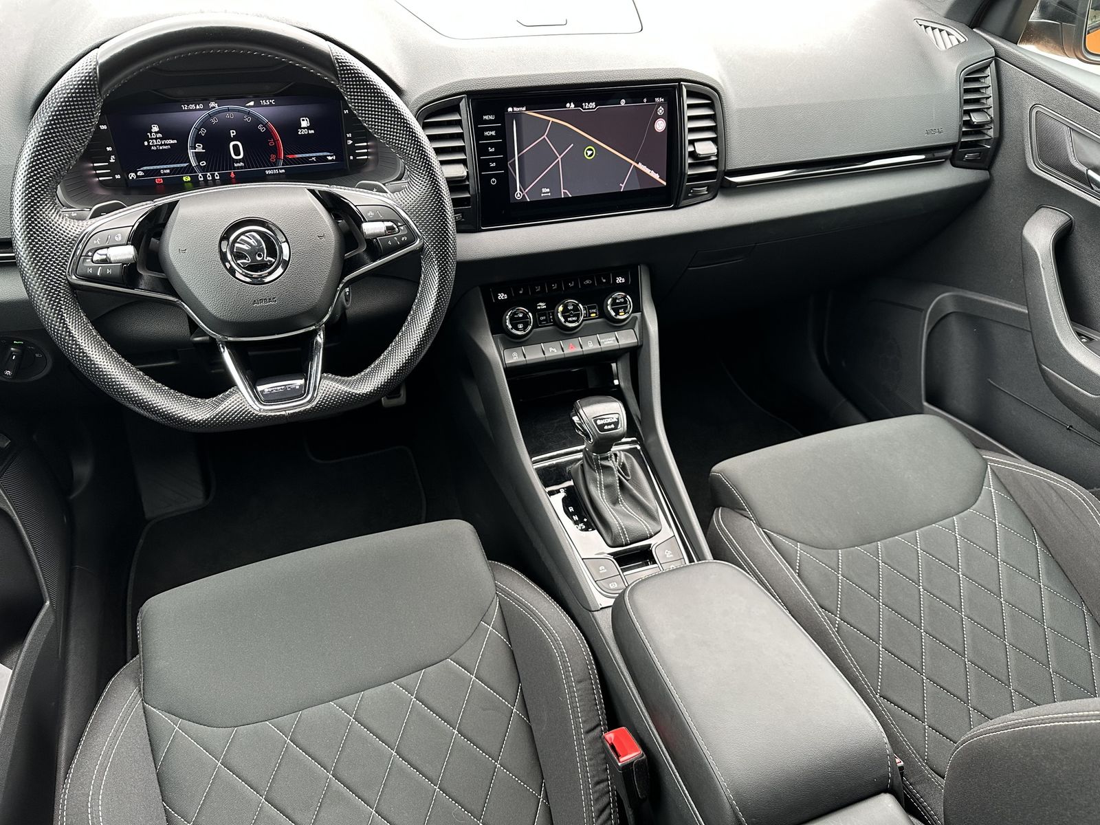 Fahrzeugabbildung SKODA Karoq 2.0 TSI DSG Sportline 4x4 NAV+LED+VCOCK+DC