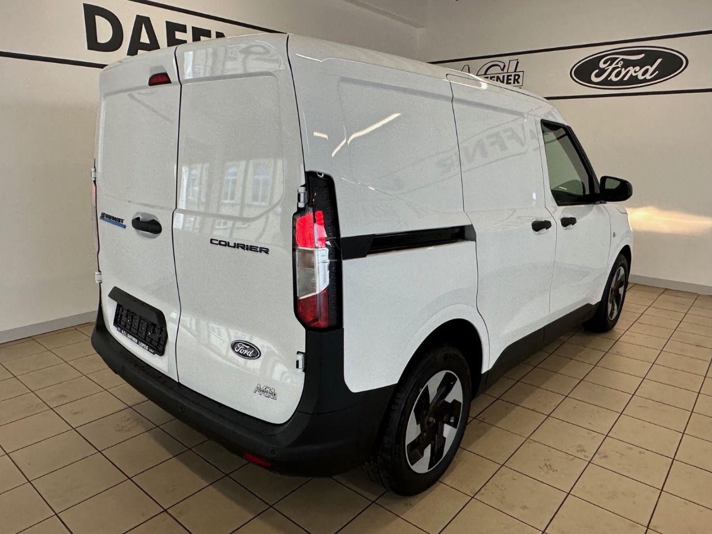 Fahrzeugabbildung Ford Transit Courier BEV Trend Kamera Verkehrszeichen