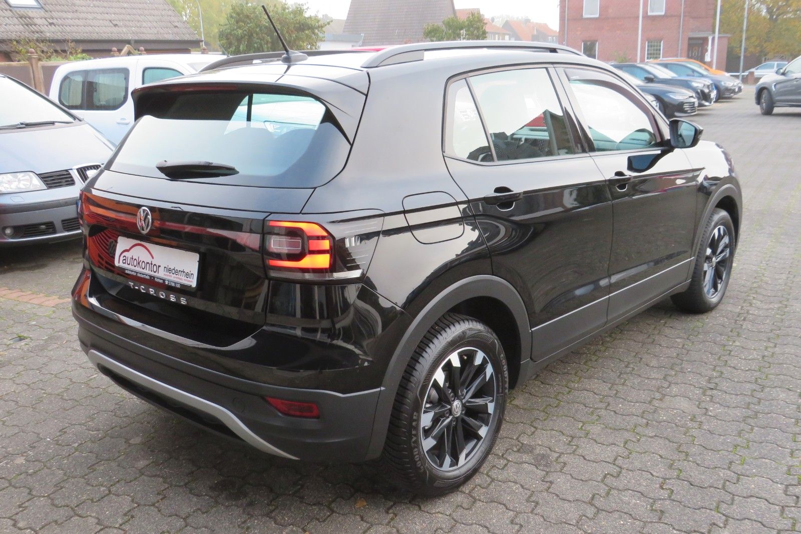 Fahrzeugabbildung Volkswagen T-Cross Life NAVI PDC SITZH DIGITAL-COCKPIT PRO