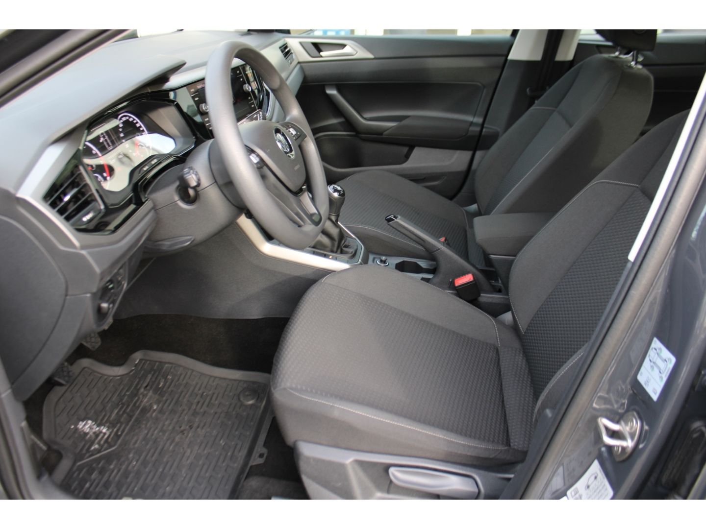 Fahrzeugabbildung Volkswagen Polo VI Comfortline Navi TWA GRA PDC Radio/CD 8