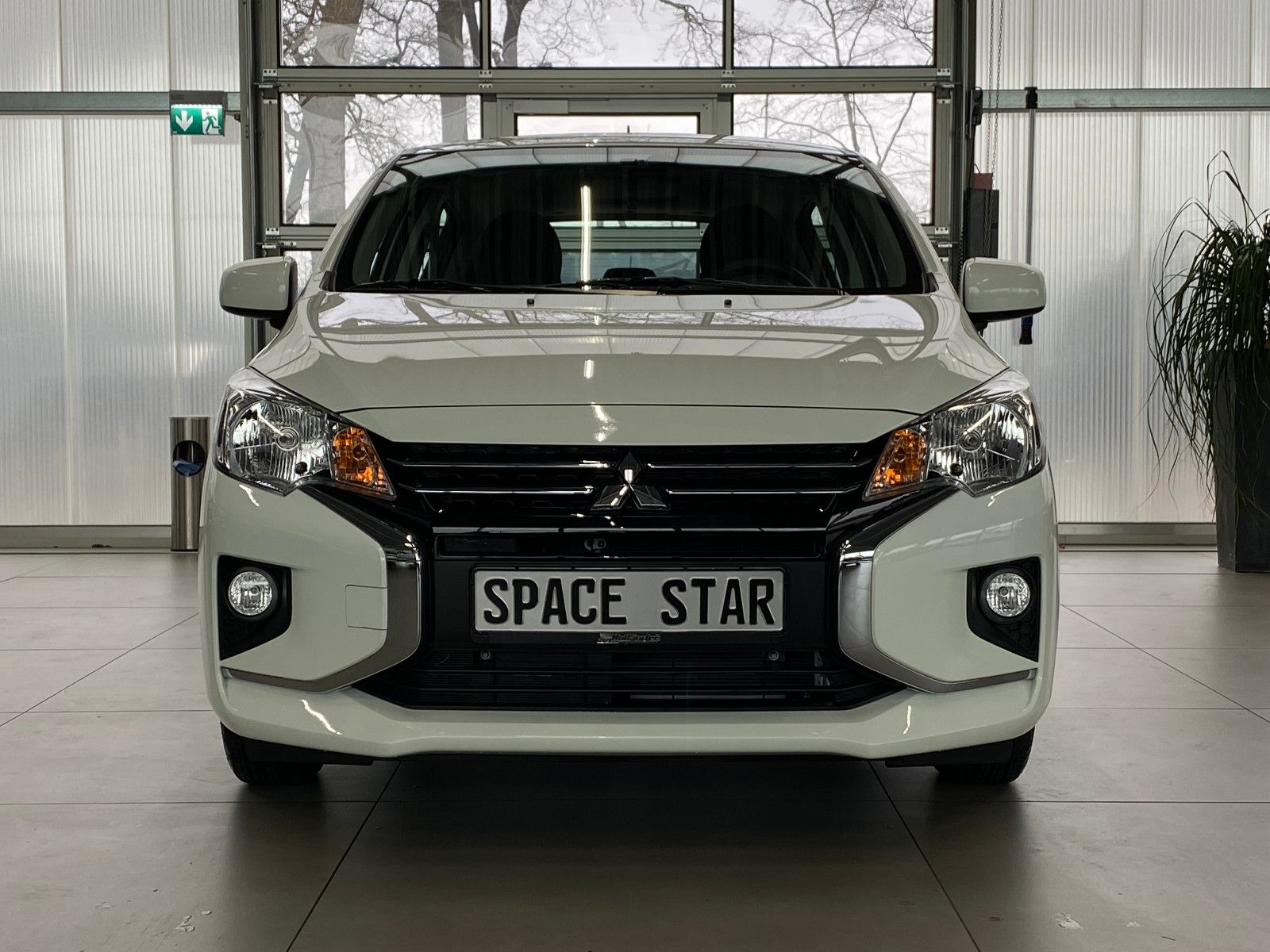 Fahrzeugabbildung Mitsubishi Space Star 1,2 Select 5J. Garantie LED