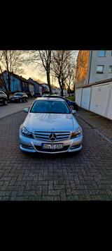 Mercedes-Benz C 250 Autom. Rentnerfahrzeug. Top-Zustand!  - Mercedes-Benz C 250 in Duisburg