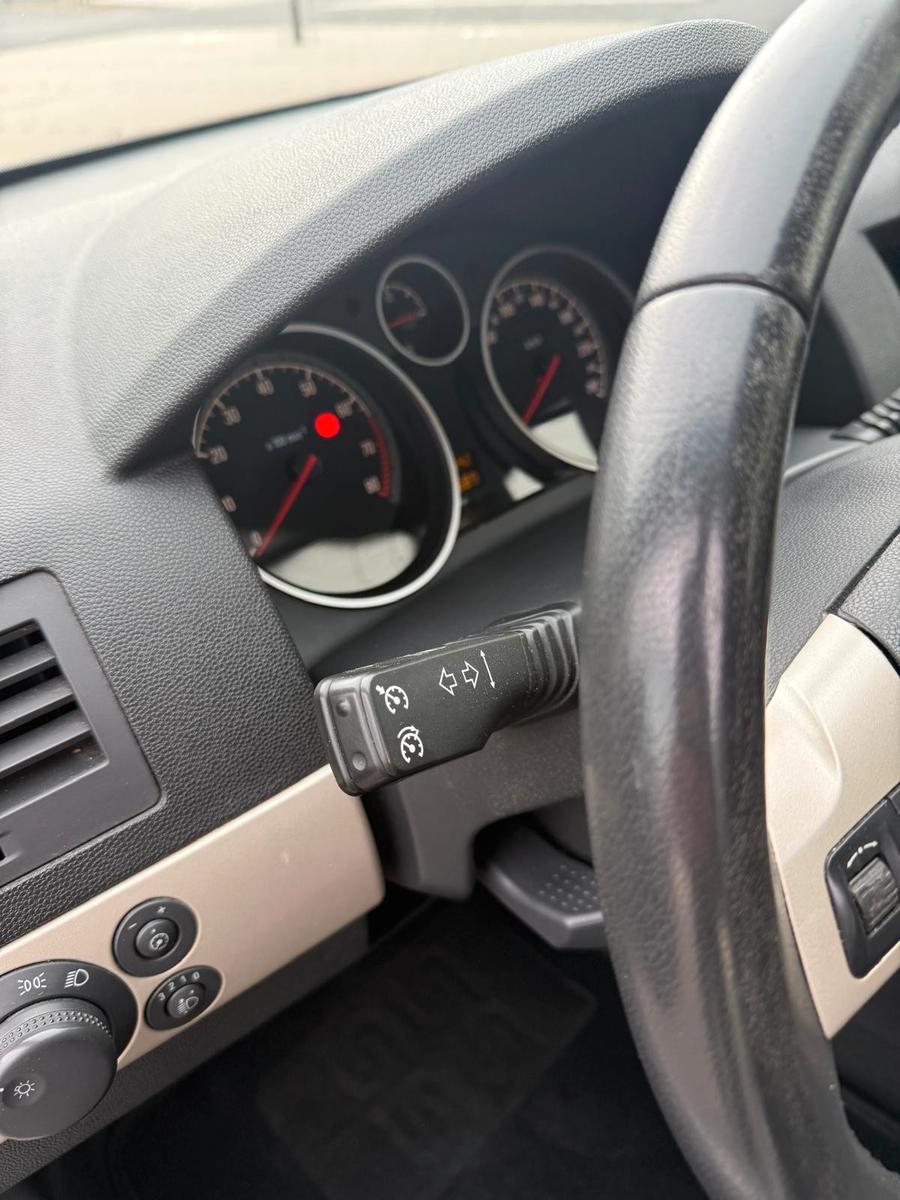 Opel Astra 2007 — photo 25