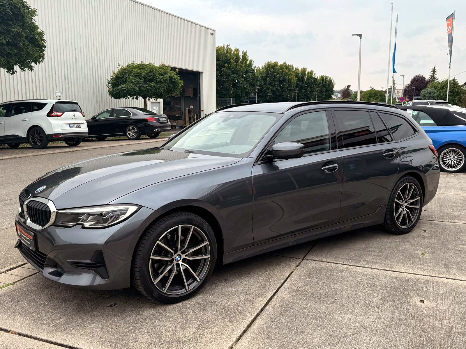 Fahrzeugabbildung BMW 320i Touring Sport-Line Steptr. LED KAM AHK NAV
