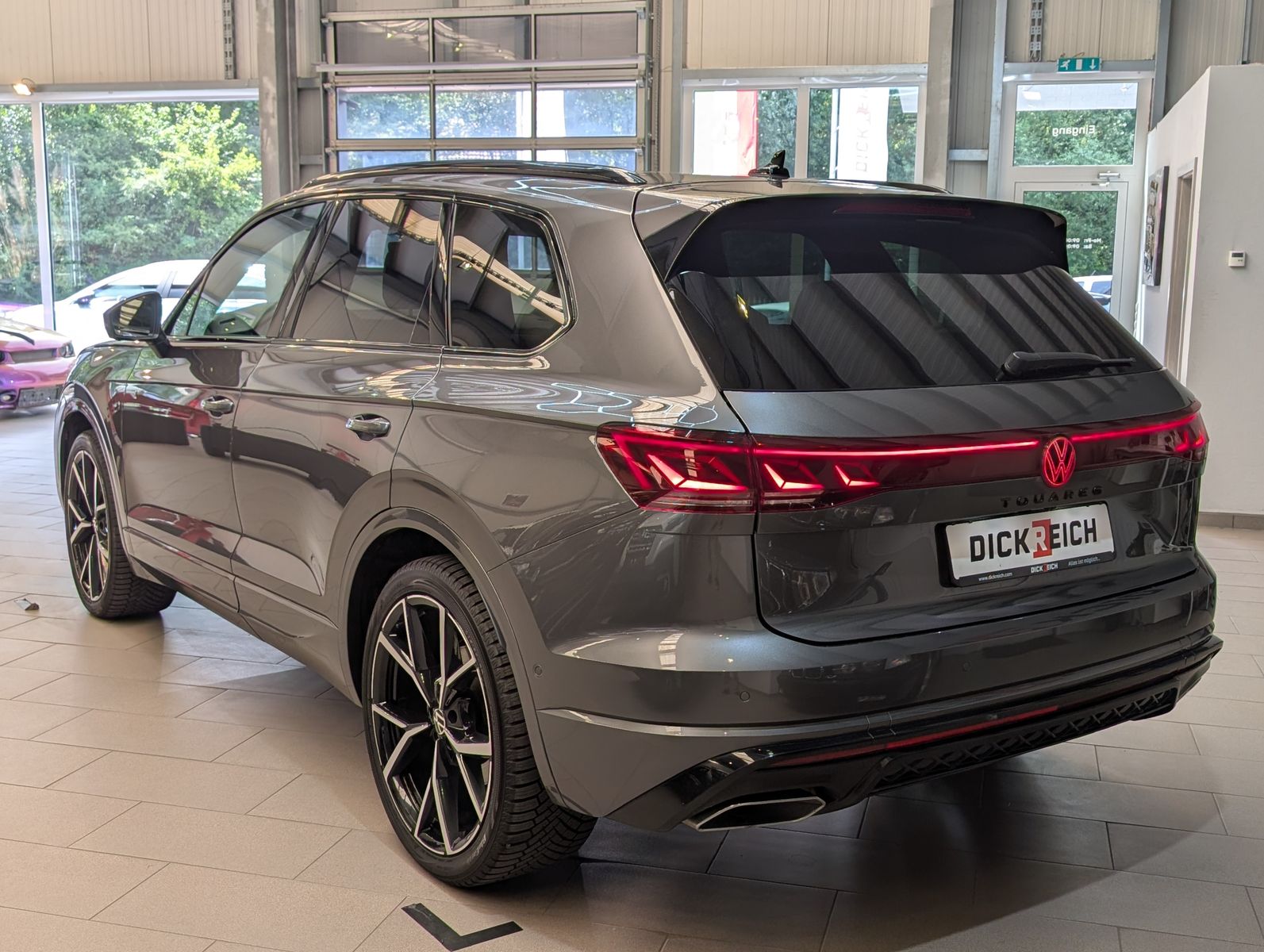 Fahrzeugabbildung Volkswagen Touareg 3.0TDI 4M R-Line VOLL Black 22" UPE 114T