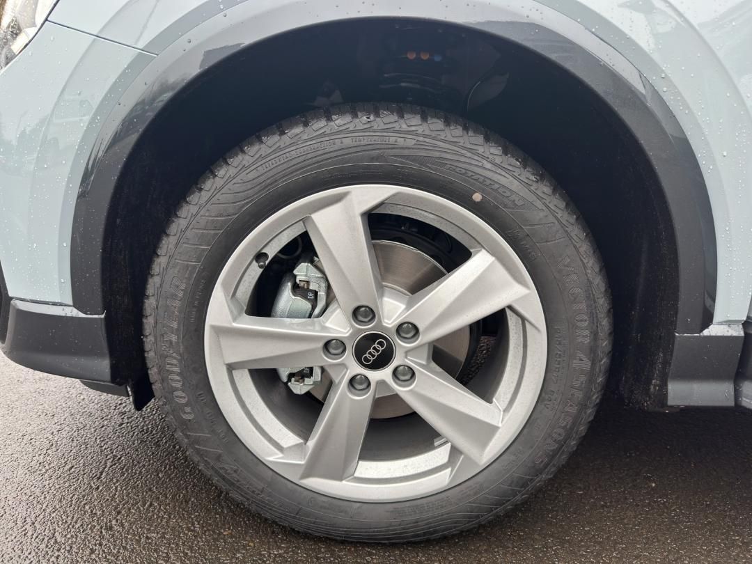 Fahrzeugabbildung Audi Q2 S line 35 TFSI S tronic, Infotainment Plus