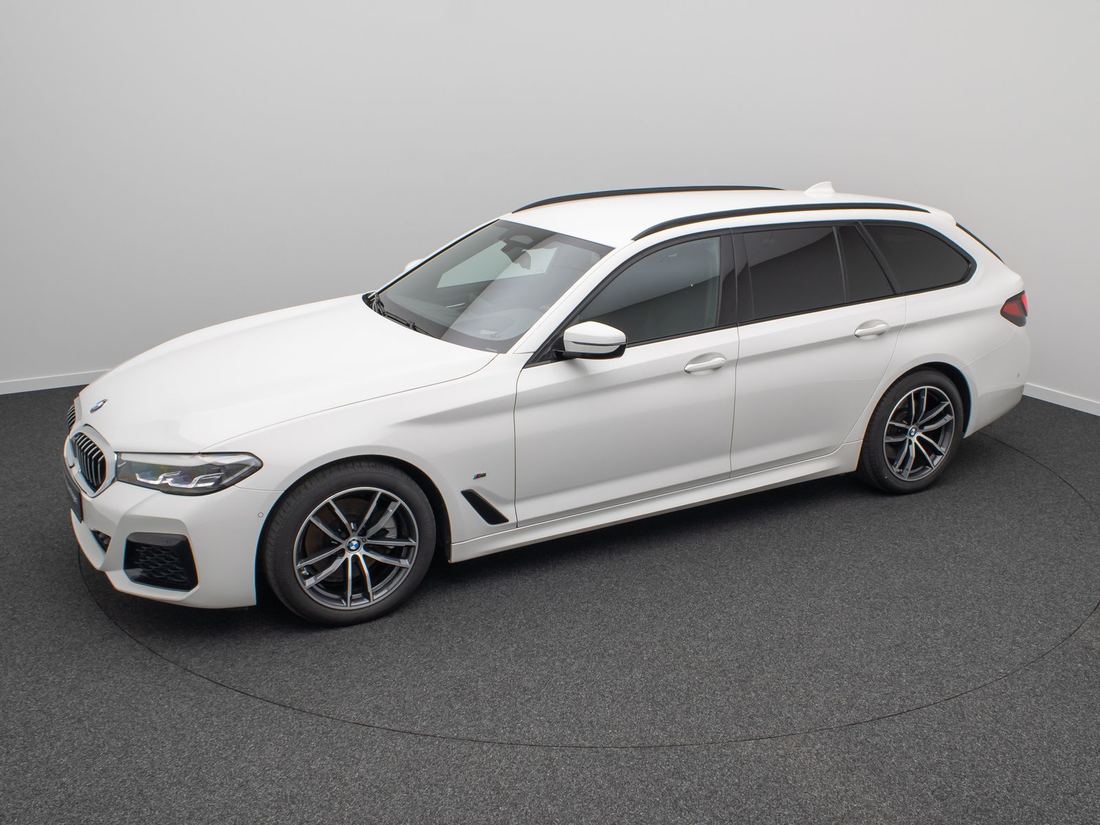 Fahrzeugabbildung BMW 520d M Sport Kamera HUD HiFi AHK Stop&Go Alarm