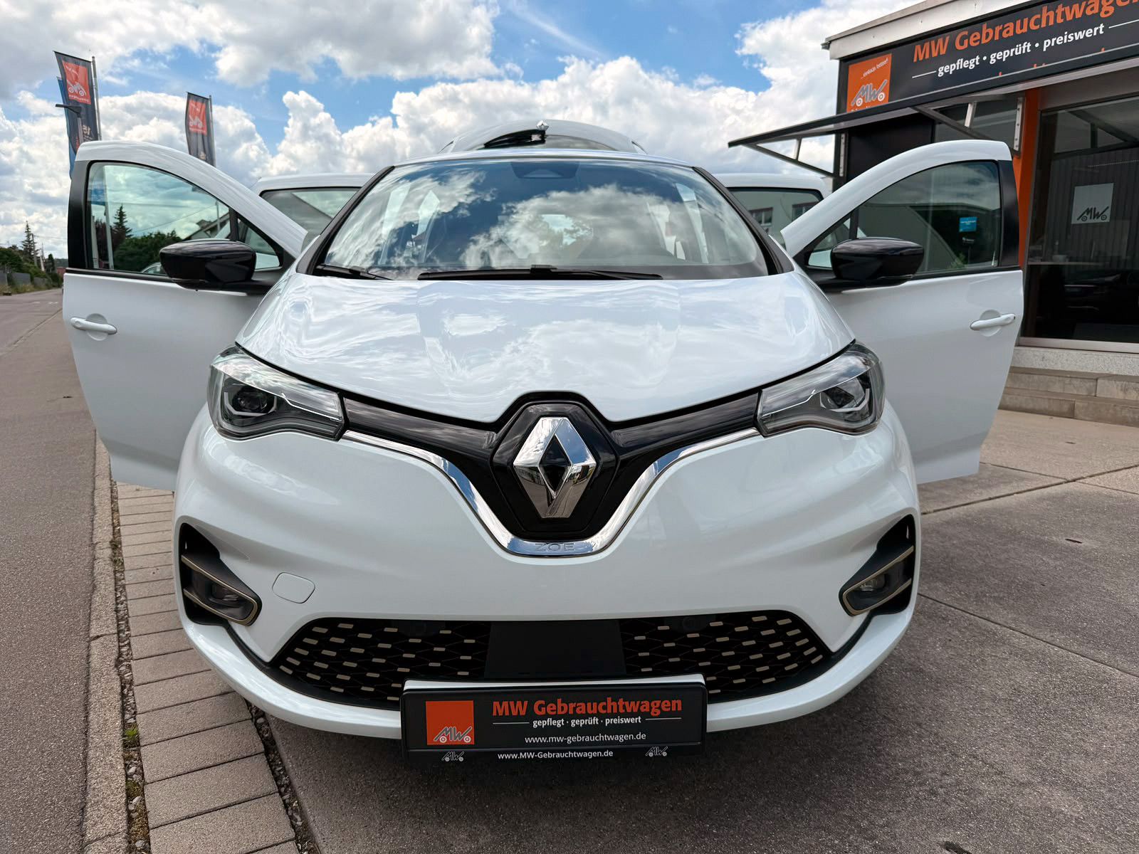 Fahrzeugabbildung Renault ZOE R135 Iconic 52kWh KAM NAV BOSE SHZ PDC LED