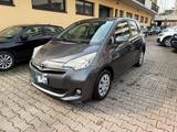 Toyota TOYOTA Verso-S 1.3 MT Active - graue Toyota Verso-S